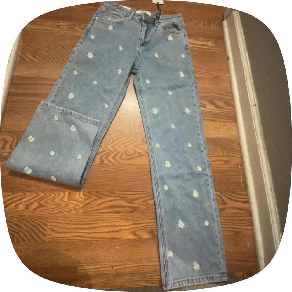 Mica Los Angeles blue jeans with white daisy print, size 27 #daisies #floral